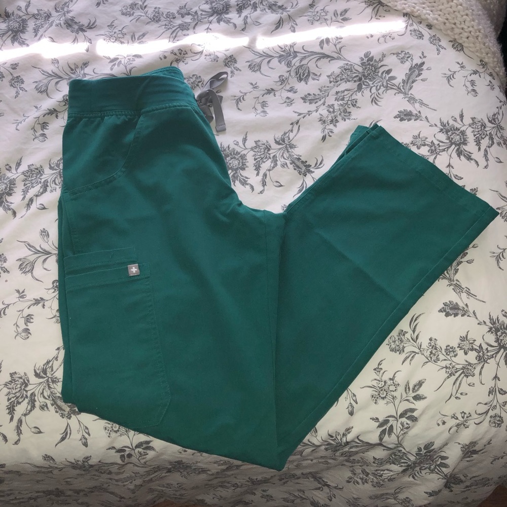 FIGS ✨ LIMITED EDITION Hunter Green Kade Cargo Scrub Pants Size XS